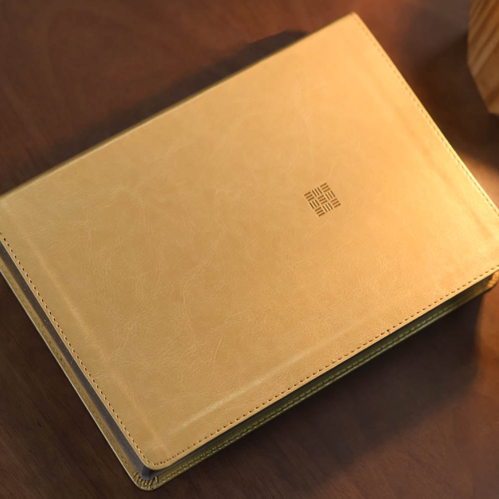 Bíblia de Estudo Para Toda Mulher | NVT | Capa Bege