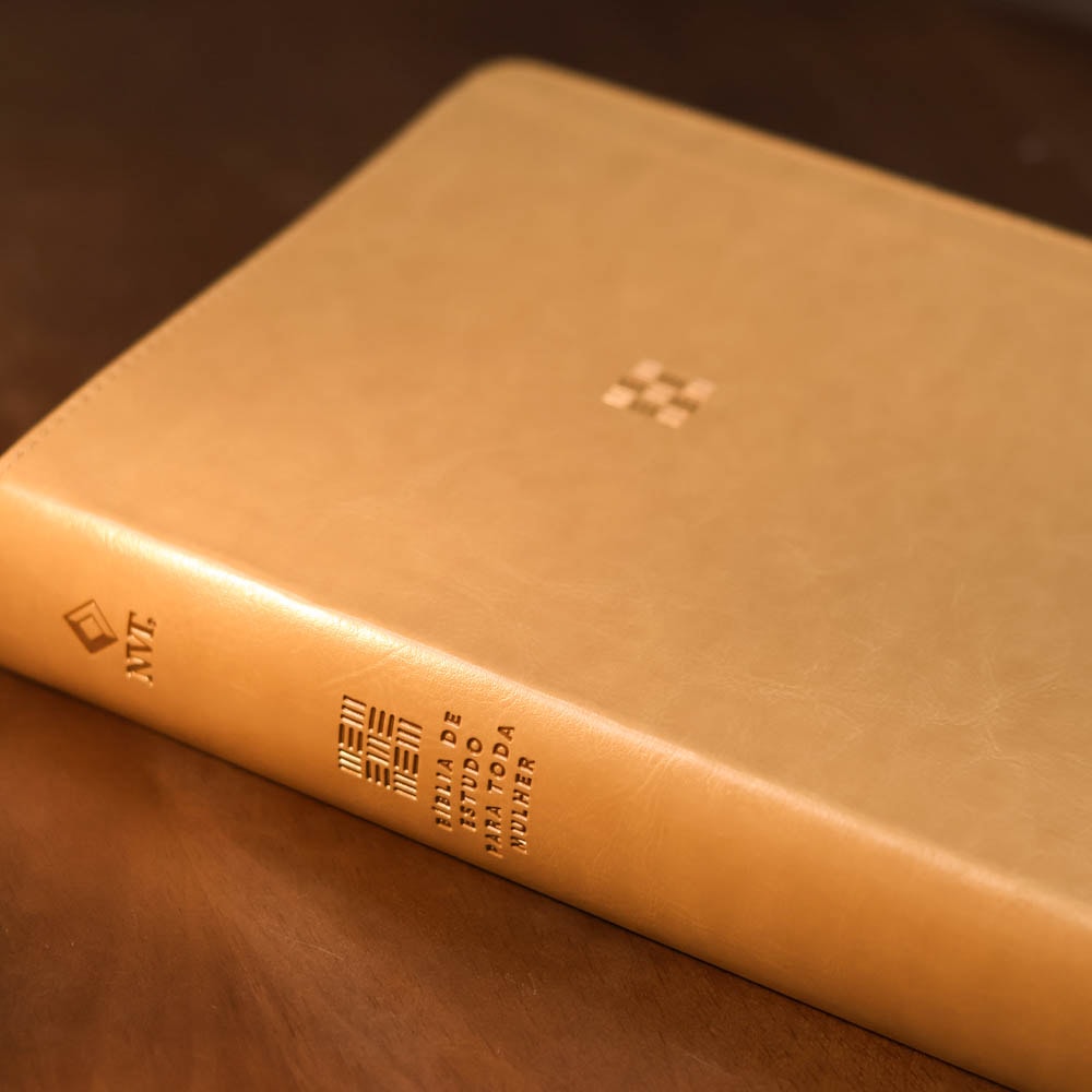 Bíblia de Estudo Para Toda Mulher | NVT | Capa Bege