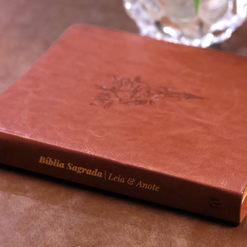 Bíblia Sagrada Essencia  Leia e Anote | NVI | Capa Luxo Marrom