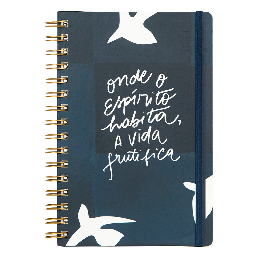 Caderno Espírito Pássaros Azul, capa azul escura com pássaros brancos e frase em caligrafia. — Plenitude