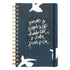 Caderno Espírito Pássaros Azul, capa azul escura com pássaros brancos e frase em caligrafia. — Plenitude