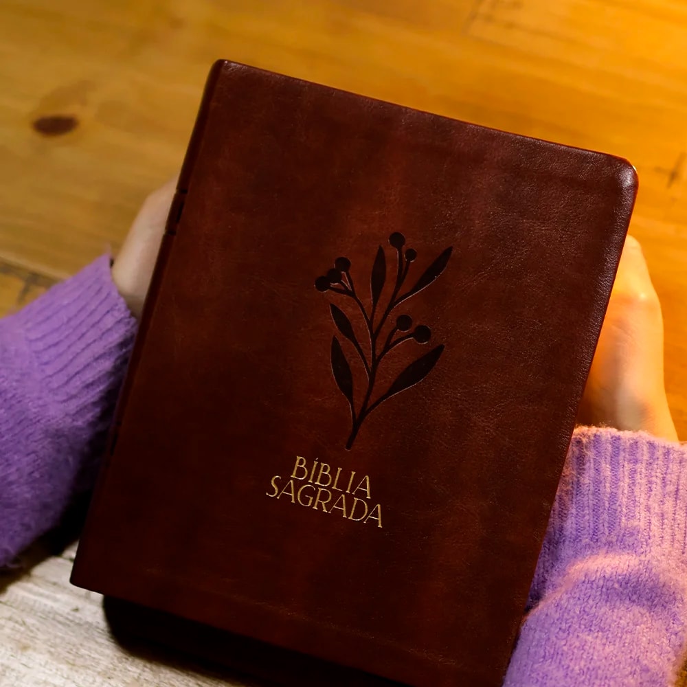 Kit Bíblia Mulheres | NVT | Oliveira Marrom + Planner Estações Jardim | Viviane Martinello