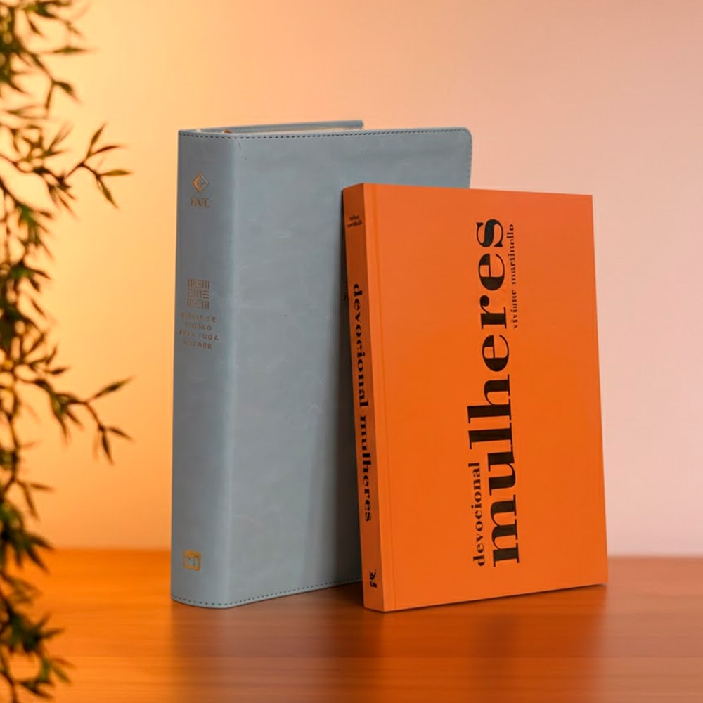 Kit Bíblia de Estudo Para Toda Mulher | NVT | Capa Azul + Devocional Mulheres 2026 | Viviane Martinello
