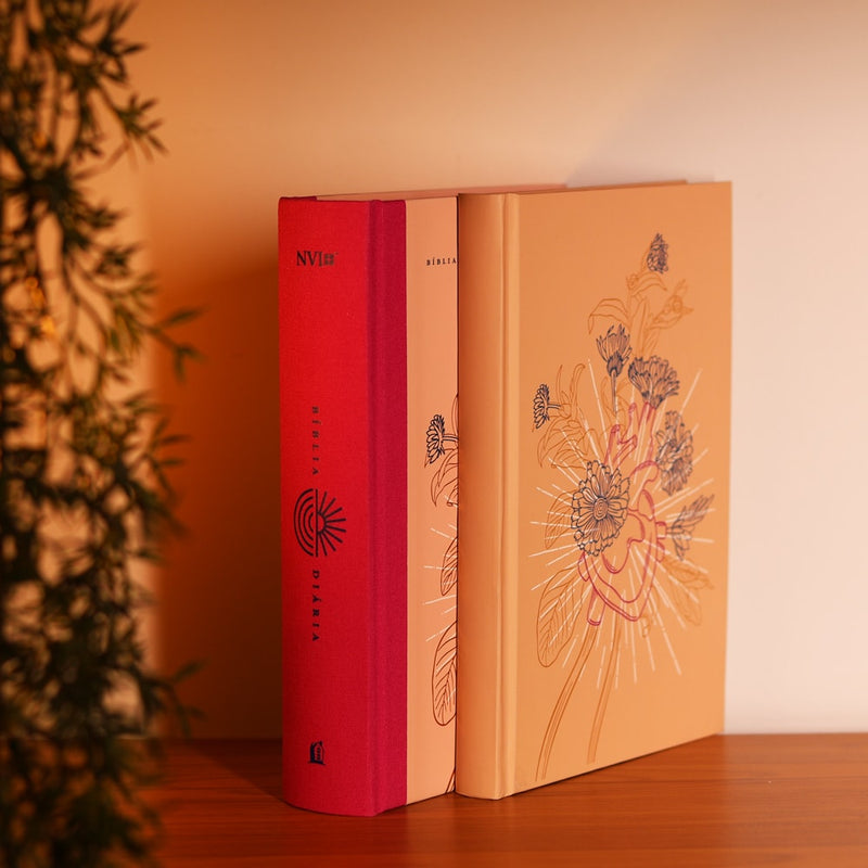 Bíblia Diária Coração Florido | NVI | Leitura Perfeita | Capa Dura C/ Tecido
