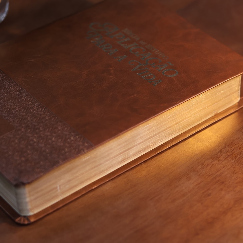 Bíblia de Estudo Aplicação Para Vida | ARC | Full Color | Capa PU Luxo Marrom