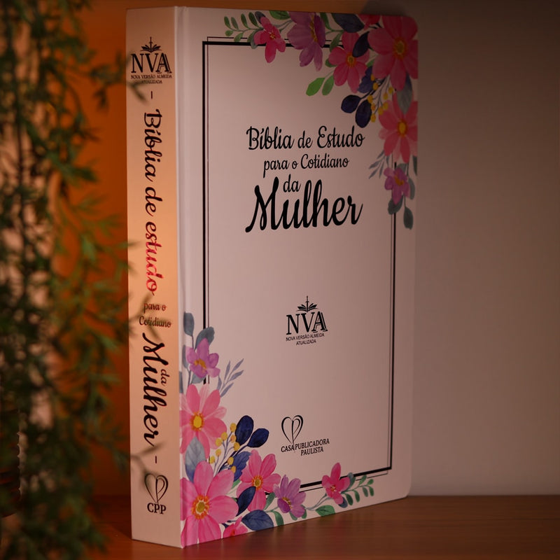Bíblia de Estudo Para o Cotidiano da Mulher | NVA | Full Collor | Capa Dura Branca