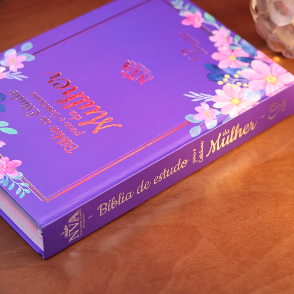 Bíblia de Estudo Para o Cotidiano da Mulher | NVA | Full Collor | Capa Dura Lilás