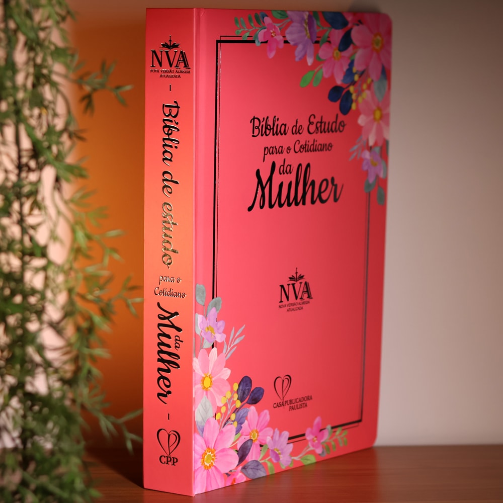 Bíblia de Estudo Para o Cotidiano da Mulher | NVA | Full Collor | Capa Dura Rosa Intenso