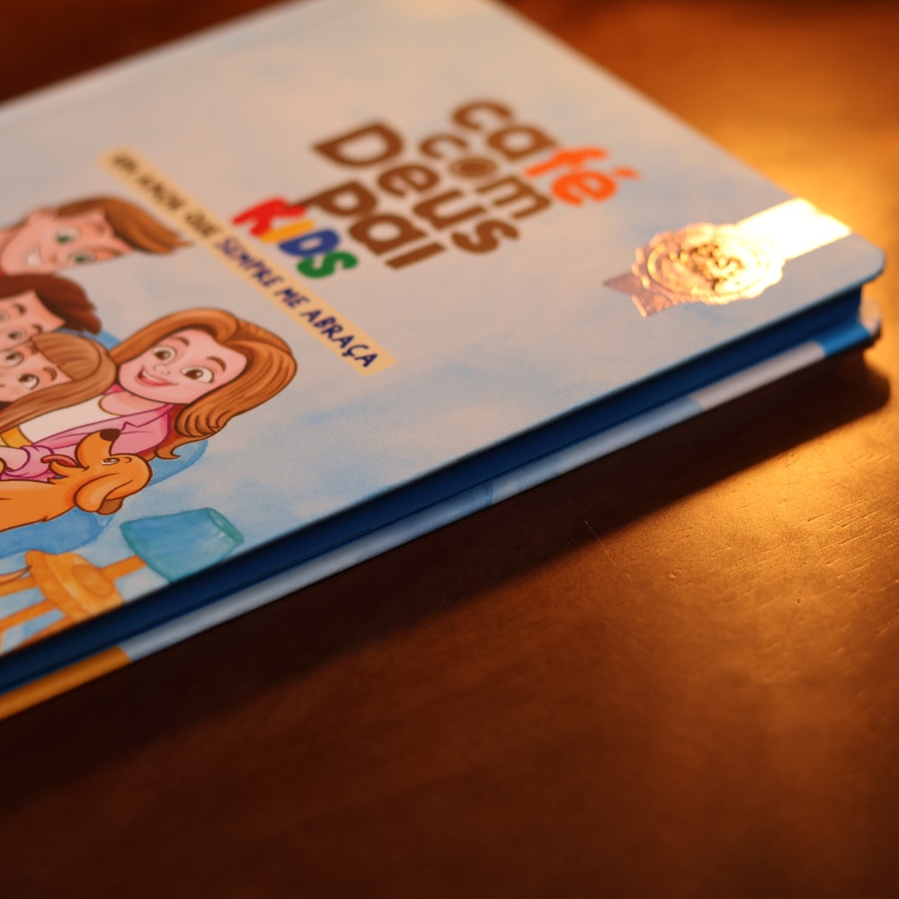 Café com Deus Pai Kids | Um Amor Que Sempre Me Abraça  | Júnior Rostirola | Vol. 3