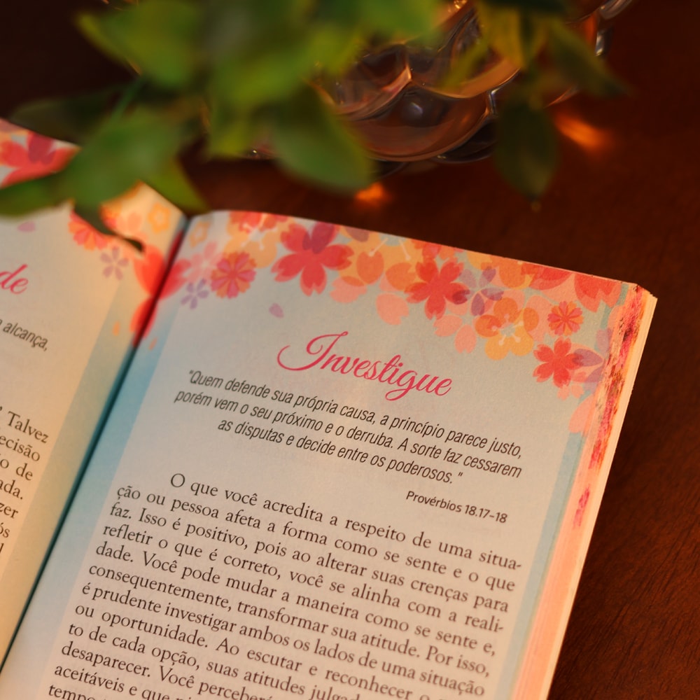Devocional 3 Minutos de Sabedoria P/ Mulheres | Flowers Branca
