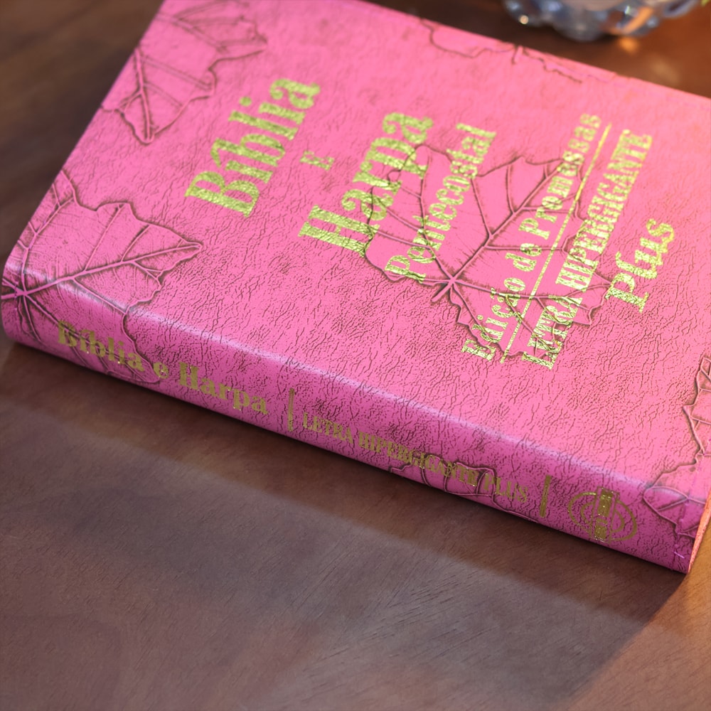 Bíblia e Harpa | ARC | Letra Hipergigante Plus | Edição de Promessas | Capa Folhas Pink | Com Índice