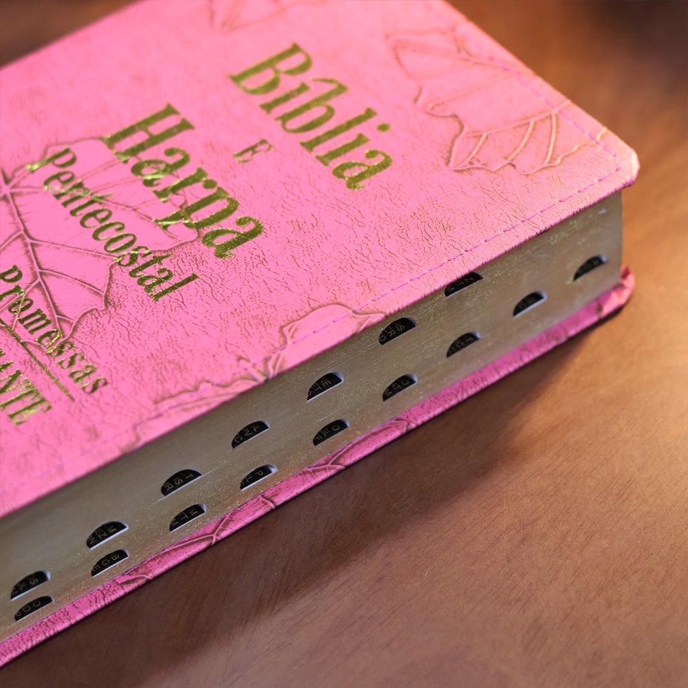 Bíblia e Harpa | ARC | Letra Hipergigante Plus | Edição de Promessas | Capa Folhas Pink | Com Índice
