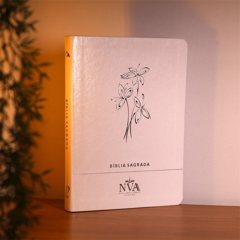 Bíblia Slim | Letra Normal | NVA | Capa Premium Ramo de Flores Branco