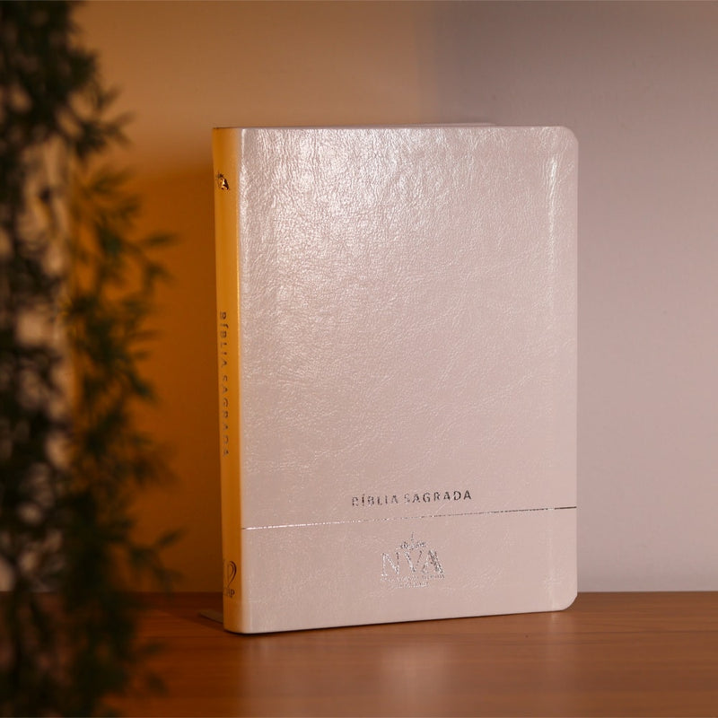 Bíblia Slim | Letra Normal | NVA | Capa Premium Luxo Minimalista Branca