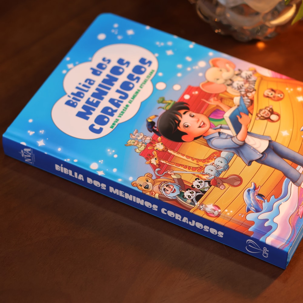 Bíblia dos Meninos Corajosos | NVA | Harpa Avivada e Corinhos | Capa Dura Azul