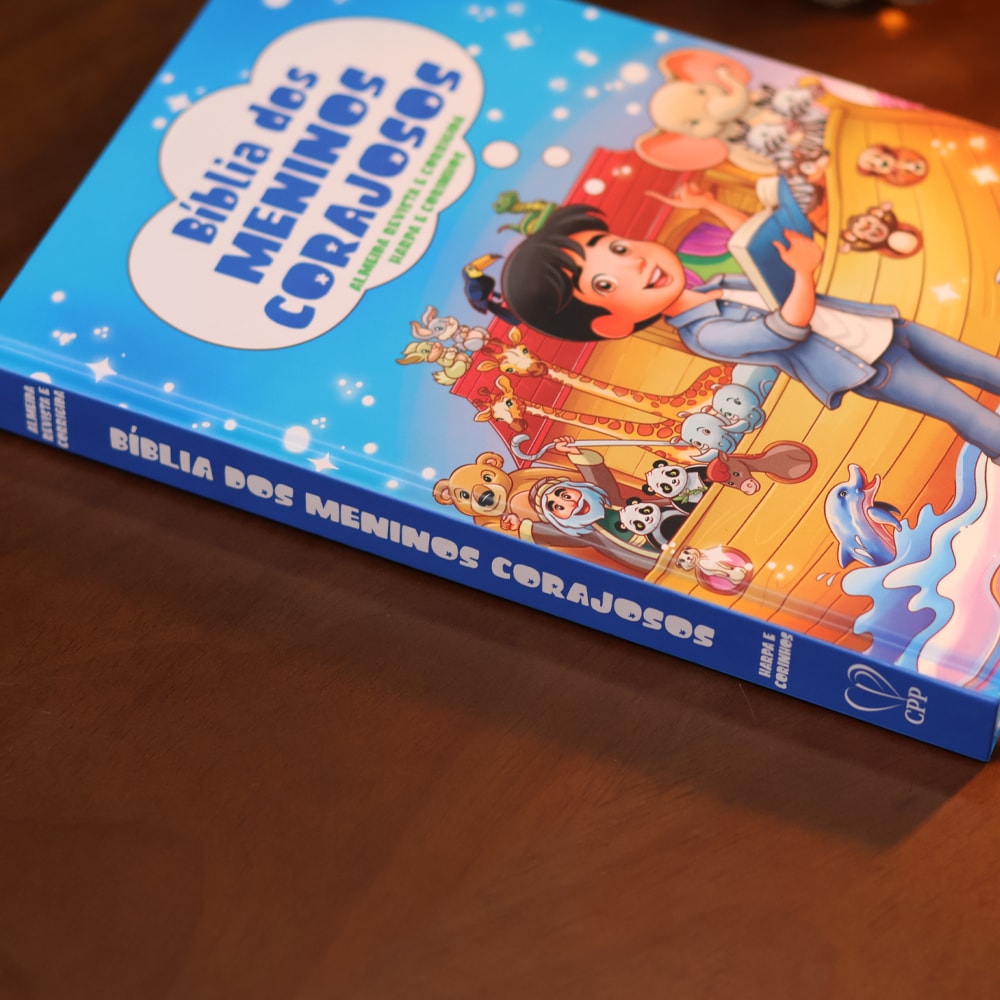Bíblia dos Meninos Corajosos | ARC | Harpa Avivada e Corinhos | Capa Dura Azul