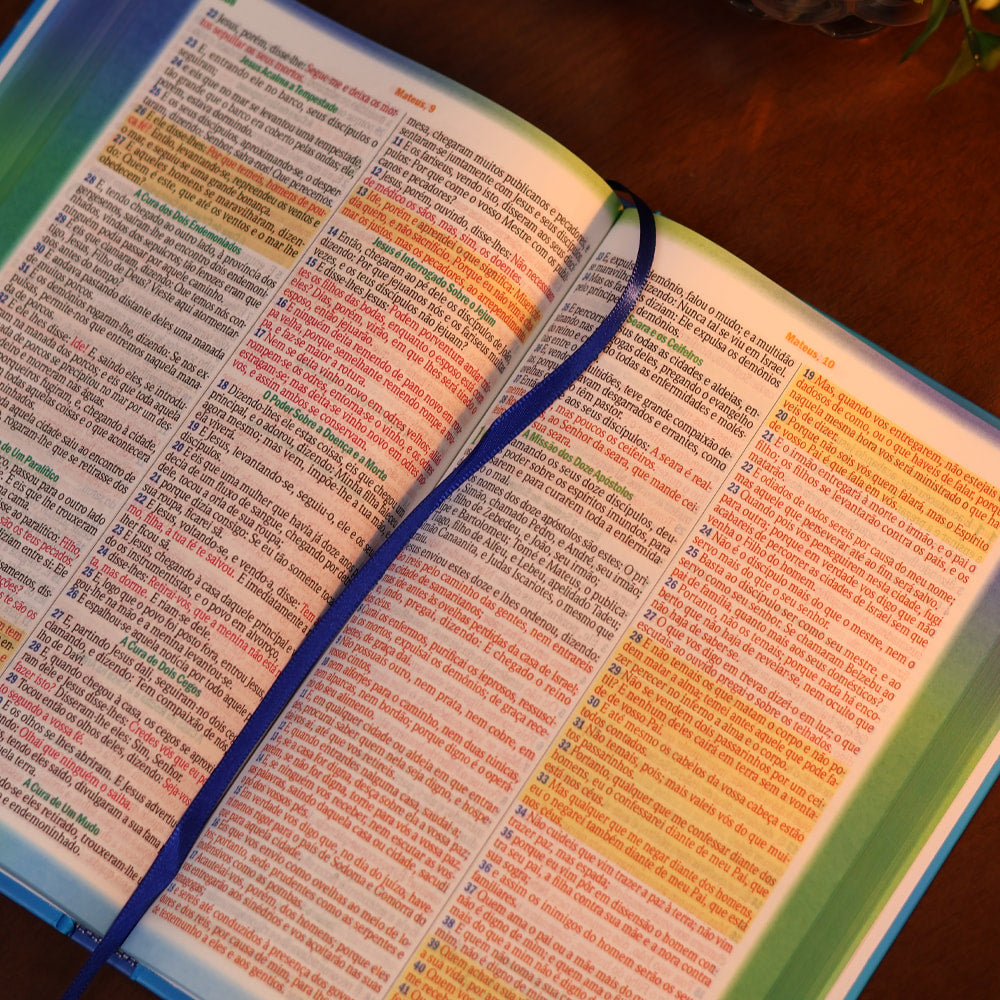 Bíblia dos Meninos Corajosos | ARC | Harpa Avivada e Corinhos | Capa Dura Azul