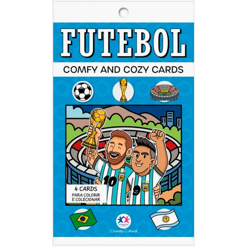 Livro de colorir Futebol Comfy And Cozy 4 Cards. Capa azul com ilustrações de jogadores de futebol e símbolos do esporte. — Plenitude