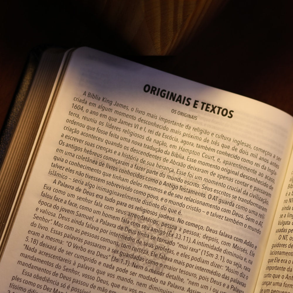 Bíblia King James Fiel 1611 | Slim Ultrafina | Luxo Premium Preta