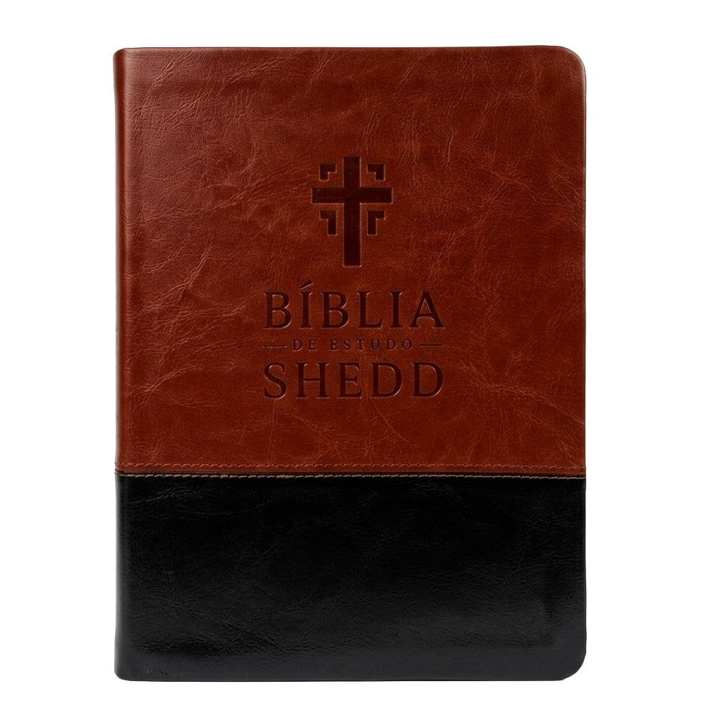 Bíblia de Estudo Shedd A21, capa em couro sintético marrom e preto com cruz e letras gravadas. — Plenitude