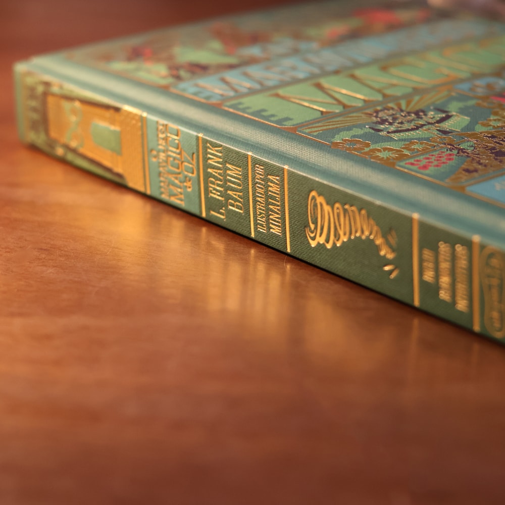 O Maravilhoso Mágico de Oz | L. Frank Baum | Edição de Luxo Ilustrada e com Elementos Interativos do Estúdio Minalima