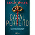 Capa do livro Um Casal Perfeito, de Leslie Wolfe. Fundo azul escuro com dois anéis dourados e uma gota de sangue. — Plenitude