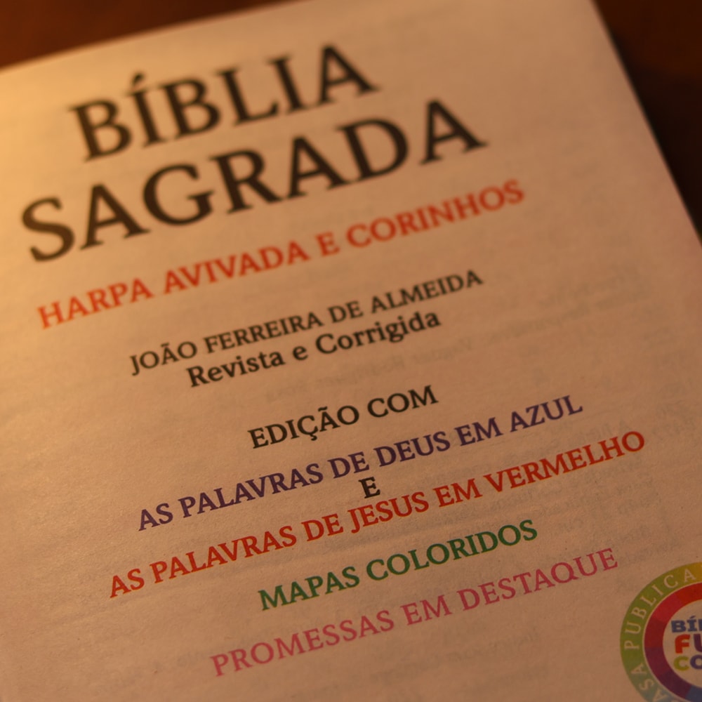 Bíblia Sagrada Seja Forte e Corajosa | ARC | Letra Gigante | Harpa Avivada e Corinhos | Capa Dura