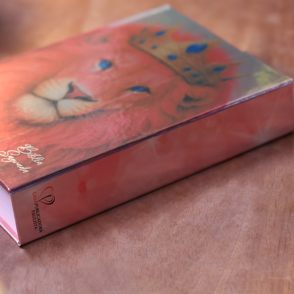 Bíblia Sagrada Rei Leão Rosa | ARC | Letra Gigante | Harpa Avivada e Corinhos | Capa Dura Carteira