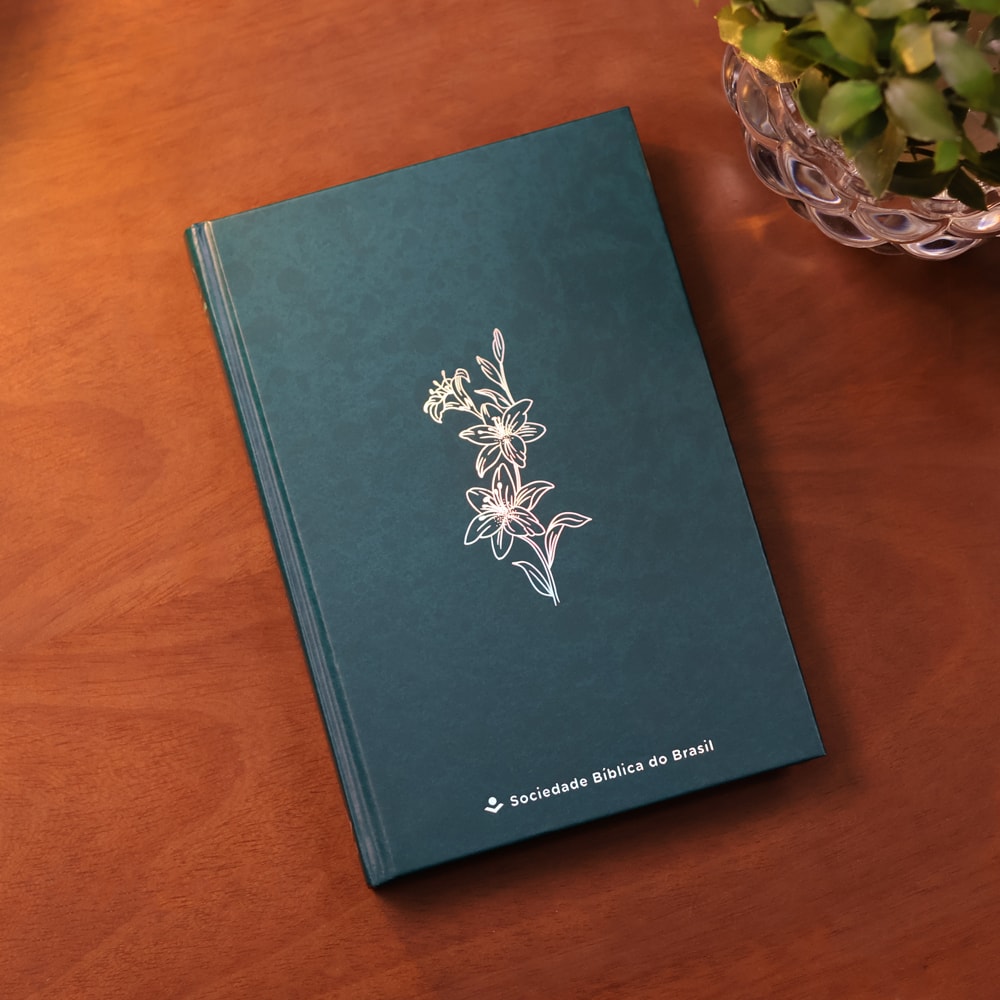 Bíblia Sagrada Mare | ARA | Lírios | Capa Dura Verde