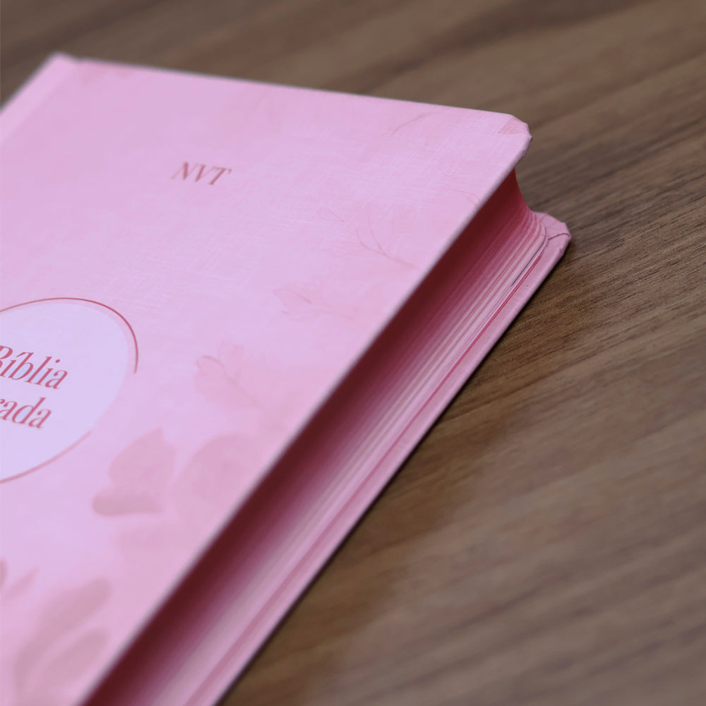 Bíblia Sagrada Com Recursos | NVT | Capa Dura Rosa