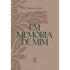 Livro Em Memória de Mim | Em Um Jardim | 2 em 1 | Débora Otoni, capa bege com folhas escuras. — Plenitude