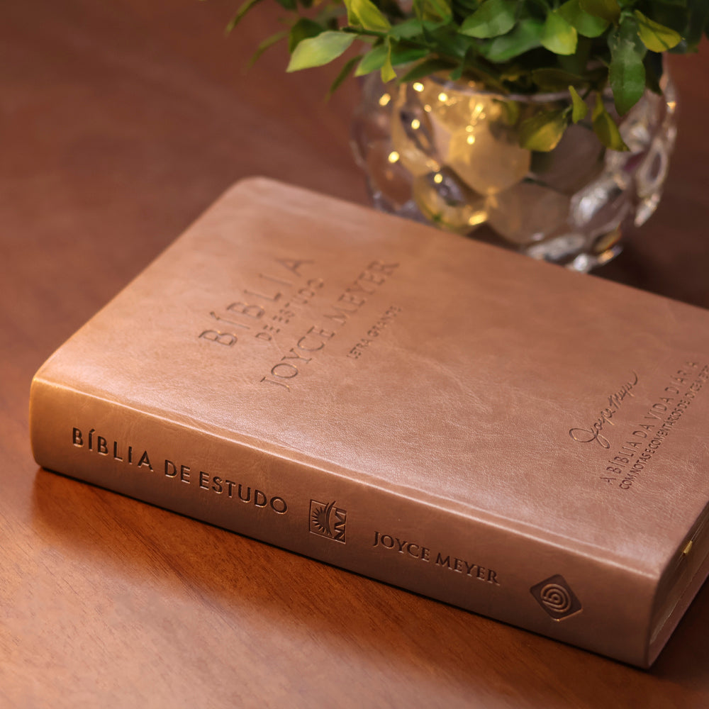 Bíblia De Estudo Joyce Meyer | NVI | Letra Grande | Capa Marrom Claro
