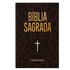 Bíblia Sagrada King James Atualizada, capa dura marrom com arabescos, cruz branca e letras douradas. — Plenitude