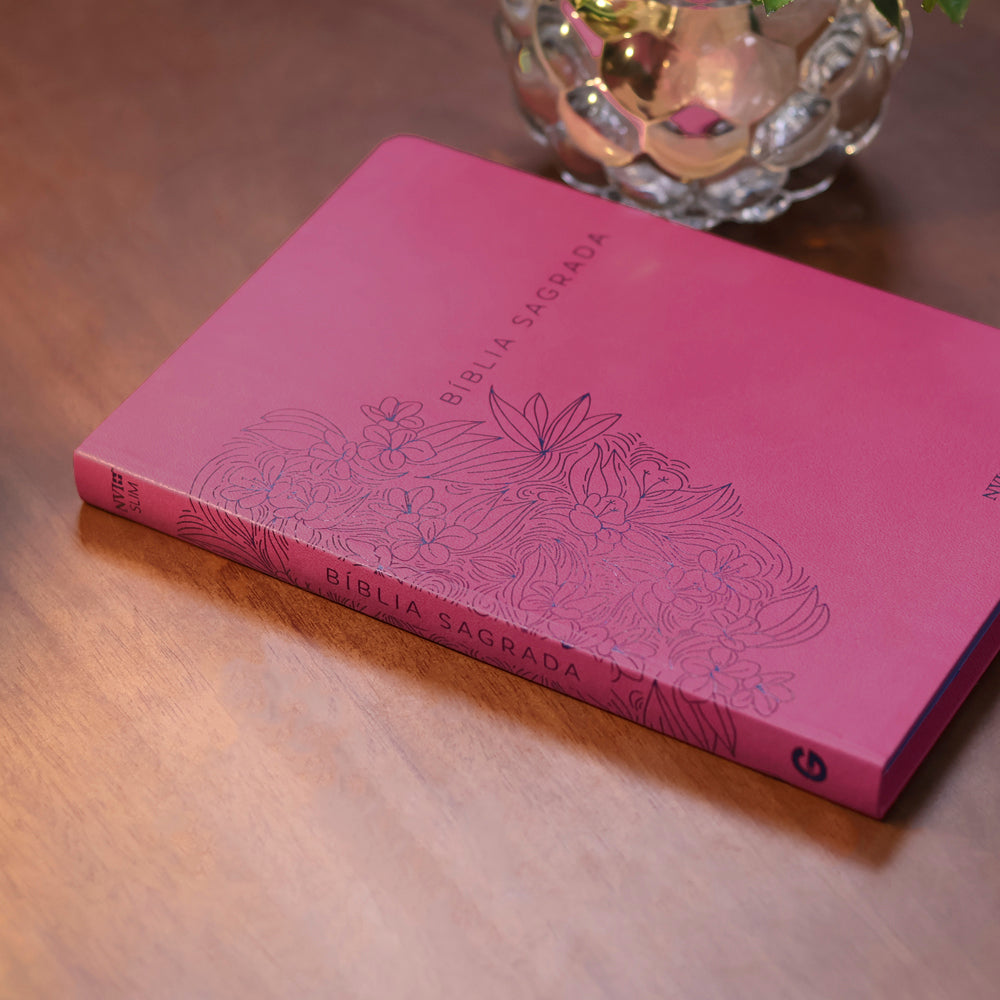 Bíblia Sagrada Slim | NVI | Letra Maior | Capa Luxo Pink
