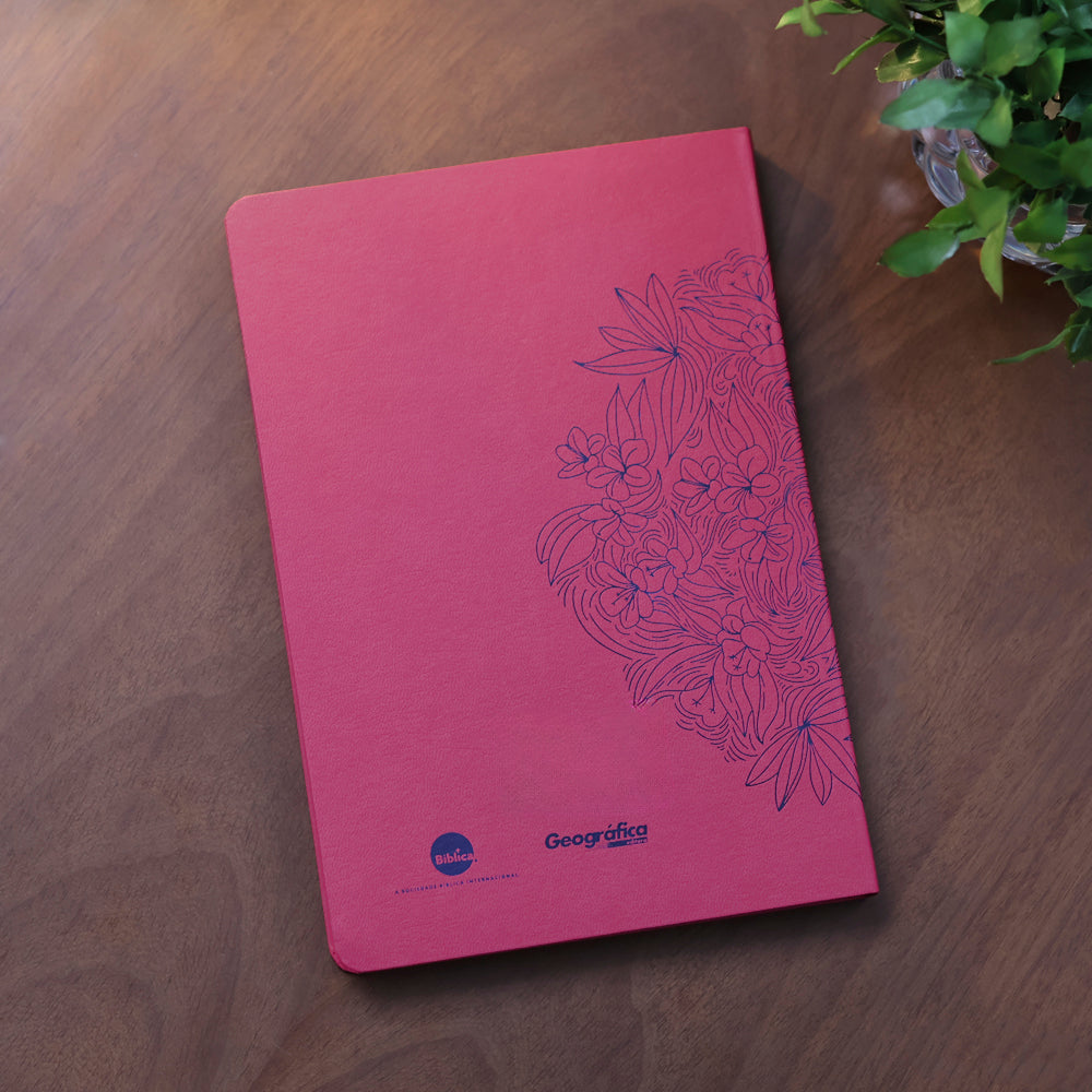Bíblia Sagrada Slim | NVI | Letra Maior | Capa Luxo Pink