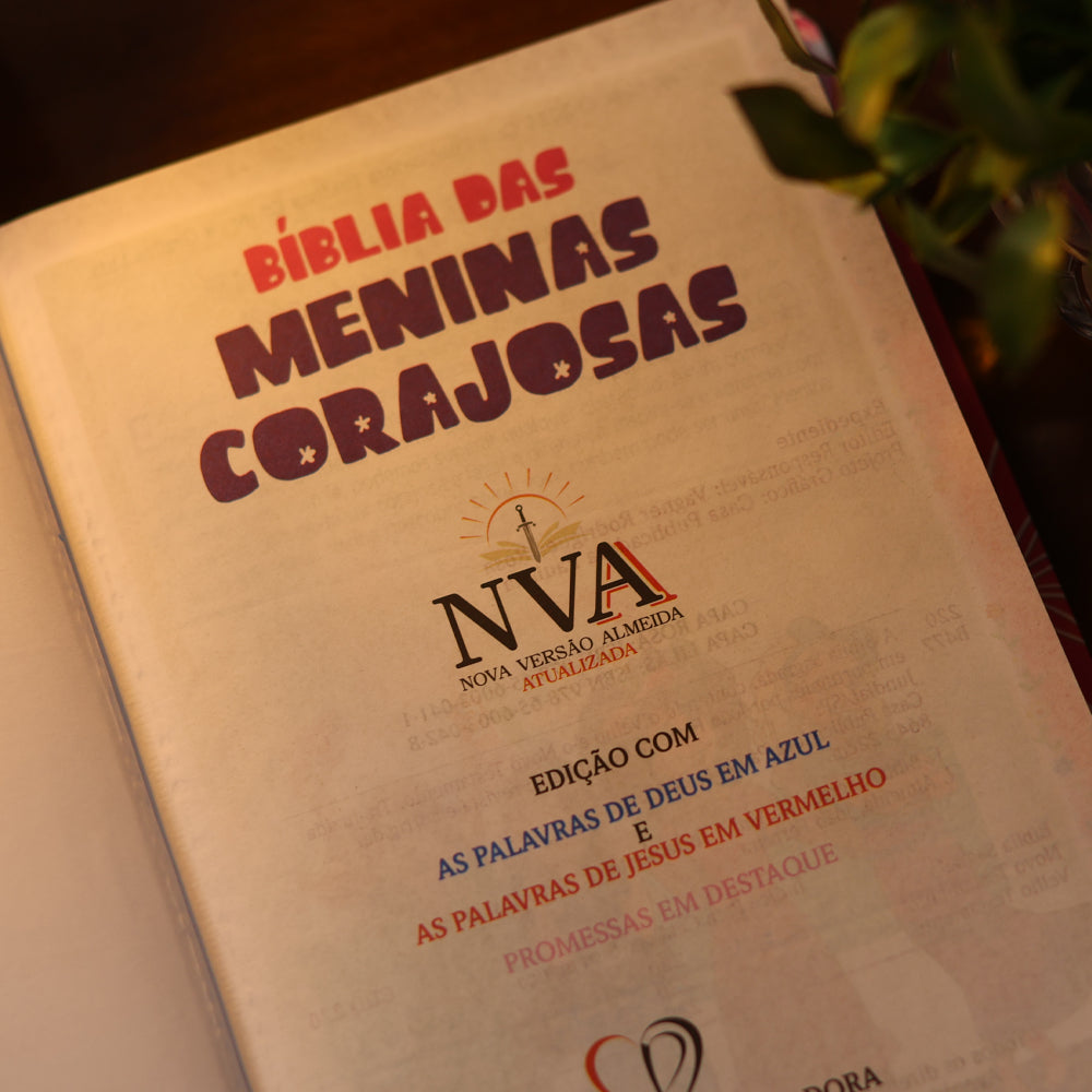 Bíblia das Meninas Corajosas | NVA | Full Color | C/ Harpa | Lilás