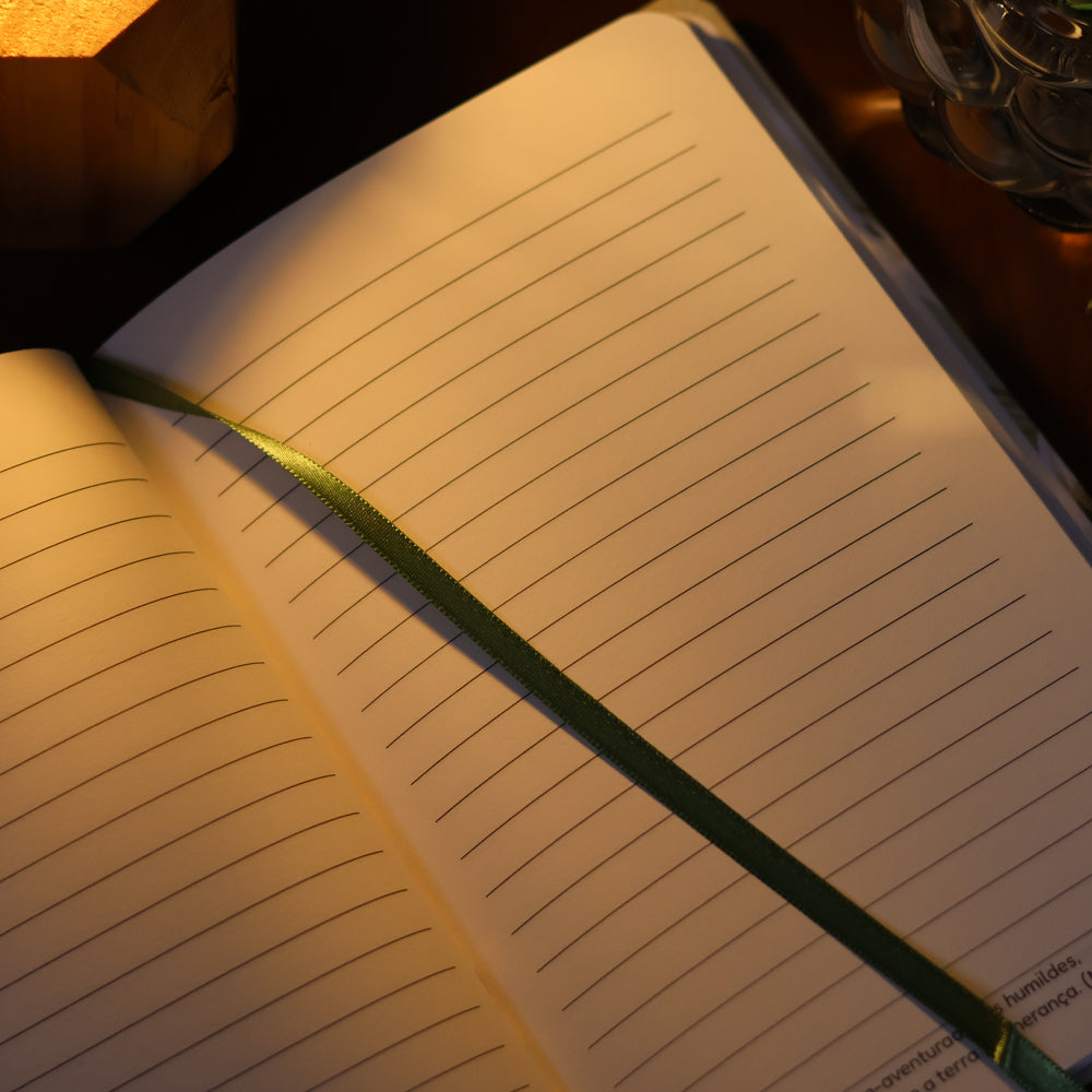Kit Lírios | Bíblia Sagrada Lírios Capa Dura com Caderno Moleskine
