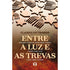 Livro Entre a Luz e as Trevas, capa marrom com estrelas de Davi e menorás. — Plenitude