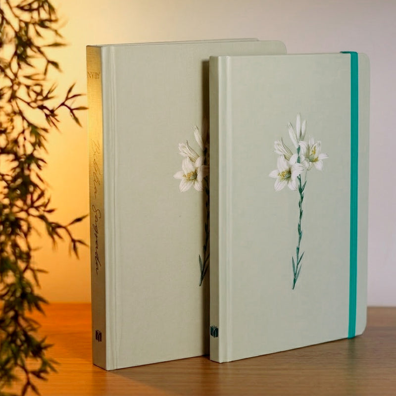 Kit Lírios | Bíblia Sagrada Lírios Capa Dura com Caderno Moleskine