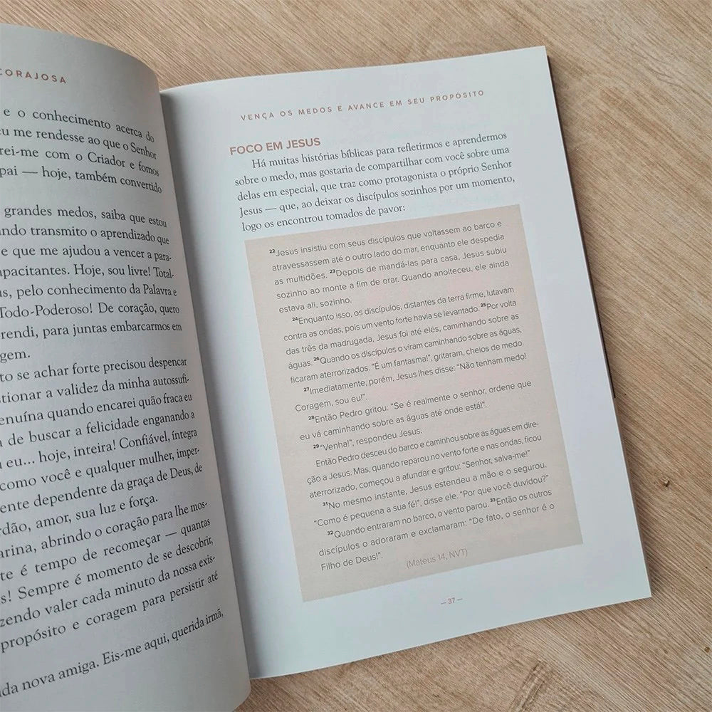 Kit Bíblia De Estudo Joyce Meyer | NVI | Letra Grande | Capa Luxo Rosa + Mais Forte e Corajosa | Karina Bacchi