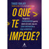 Livro "O Que Te Impede" de Tiago Vailati, capa azul escura com setas amarelas. — Plenitude