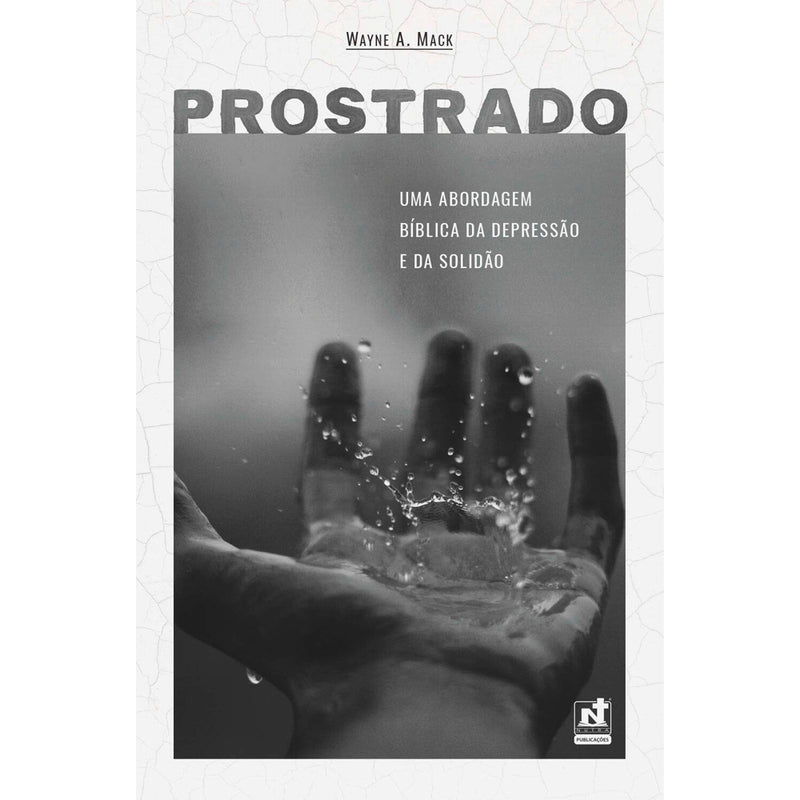 Livro "Prostrado" de Wayne A. Mack, capa em tons de cinza com mão espalmada e água. — Plenitude