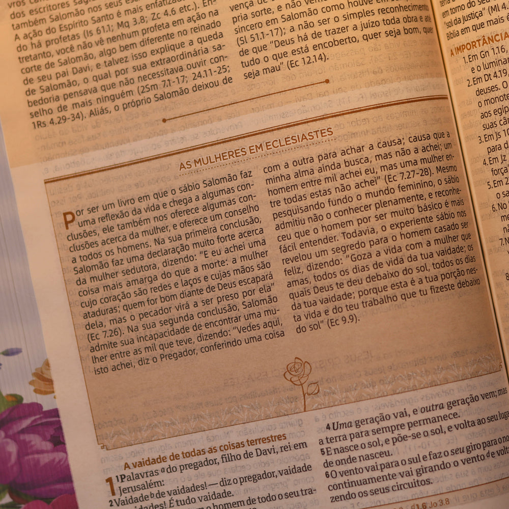 Bíblia da Pregadora Pentecostal | ARC | Edição Ampliada | Capa Florida