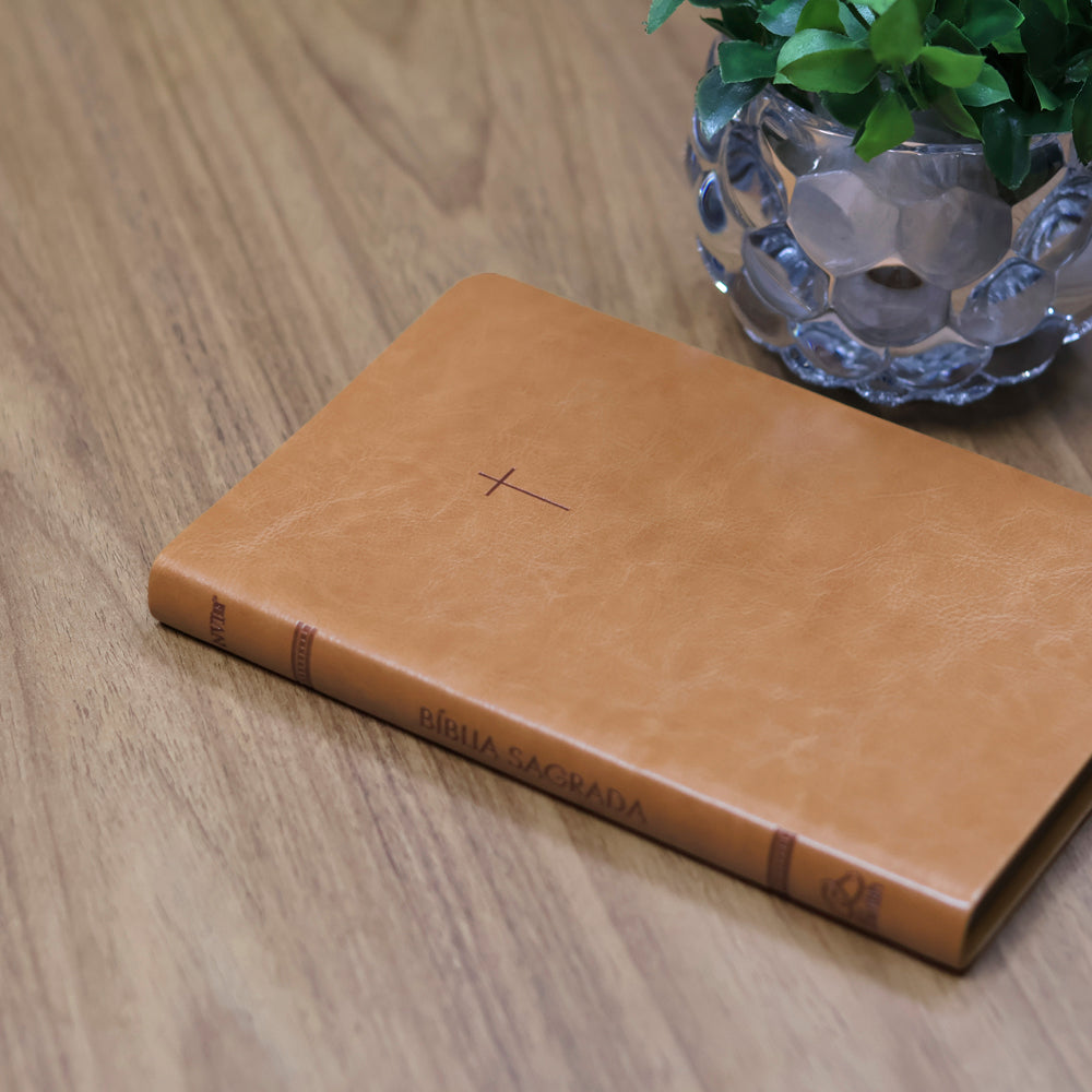 Bíblia Slim Cruz | NVI | Capa Luxo Caramelo