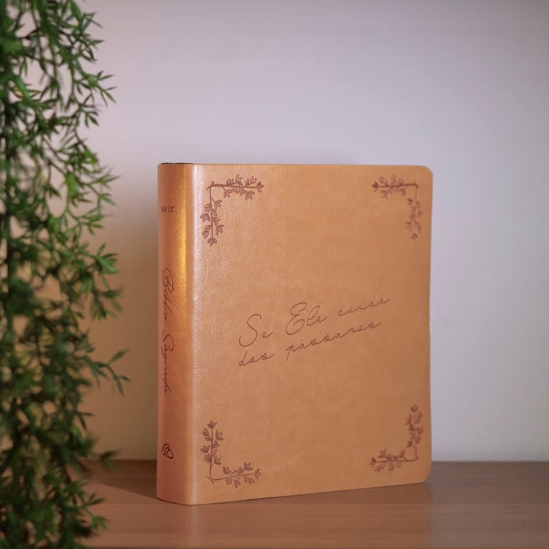 Bíblia Sagrada Leia e Anote Pássaros | NVI | Letra Grande | Capa Luxo Caramelo