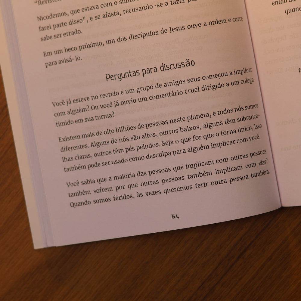 Jesus A Luz do Mundo | 90 Devocionais Para a Família | Natalie Hanemann