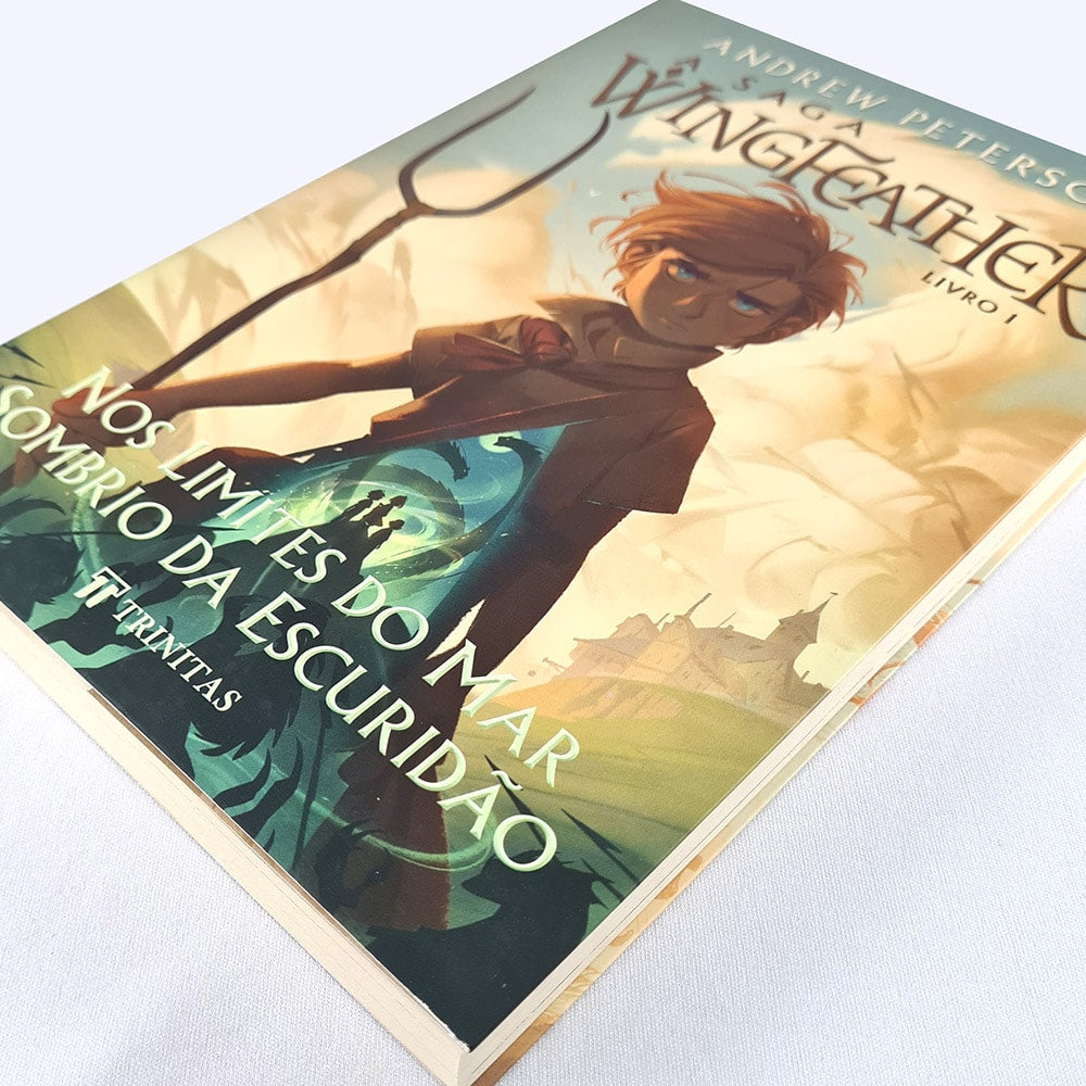 Capa de A Saga Wingfeather | Nos Limites do Mar Sombrio da Escuridão | Andrew Peterson — item do Kit A Saga Wingfeather | Nos Limites do Mar Sombrio da Escuridão + Norte! Ou Seja Devorado + O Monstro Nos Vales + O Guardião e o Rei Lobo | Andrew Peterson · foto 2