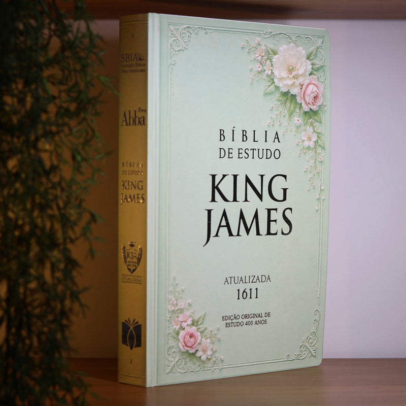 Capa de Bíblia de Estudo King James 1611 | KJA 400 Anos| Full Collor | Capa Dura Verde Floral — item do Kit Bíblia de Estudo King James 1611 | KJA 400 Anos | Full Collor | Capa Dura Verde Floral + A Força de Uma Mulher | Lauren Crews · foto 2