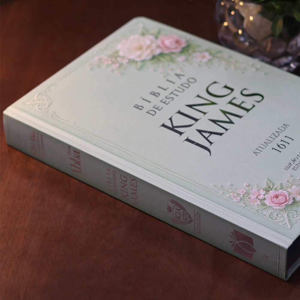 Capa de Bíblia de Estudo King James 1611 | KJA 400 Anos| Full Collor | Capa Dura Verde Floral — item do Kit Bíblia de Estudo King James 1611 | KJA 400 Anos | Full Collor | Capa Dura Verde Floral + Mulheres Improváveis | Viviane Martinello · foto 4
