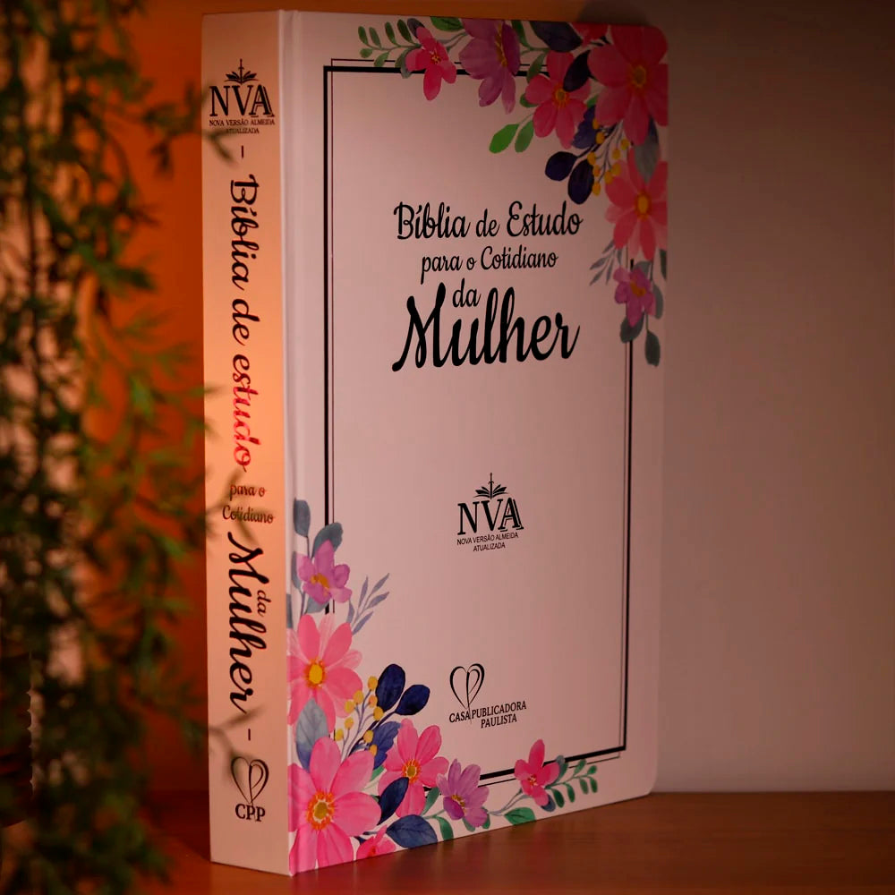 Capa de Bíblia de Estudo Para o Cotidiano da Mulher | NVA | Full Collor | Capa Dura Branca — item do Kit Bíblia de Estudo Para o Cotidiano da Mulher | NVA | Full Collor | Capa Dura Branca + Mulheres Improváveis | Viviane Martinello · foto 2